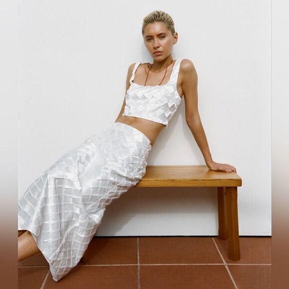 BLOGGERS FAV ZARA DIAMOND PLEATED SATIN EFFECT CROP TOP - Picture 2 of 9